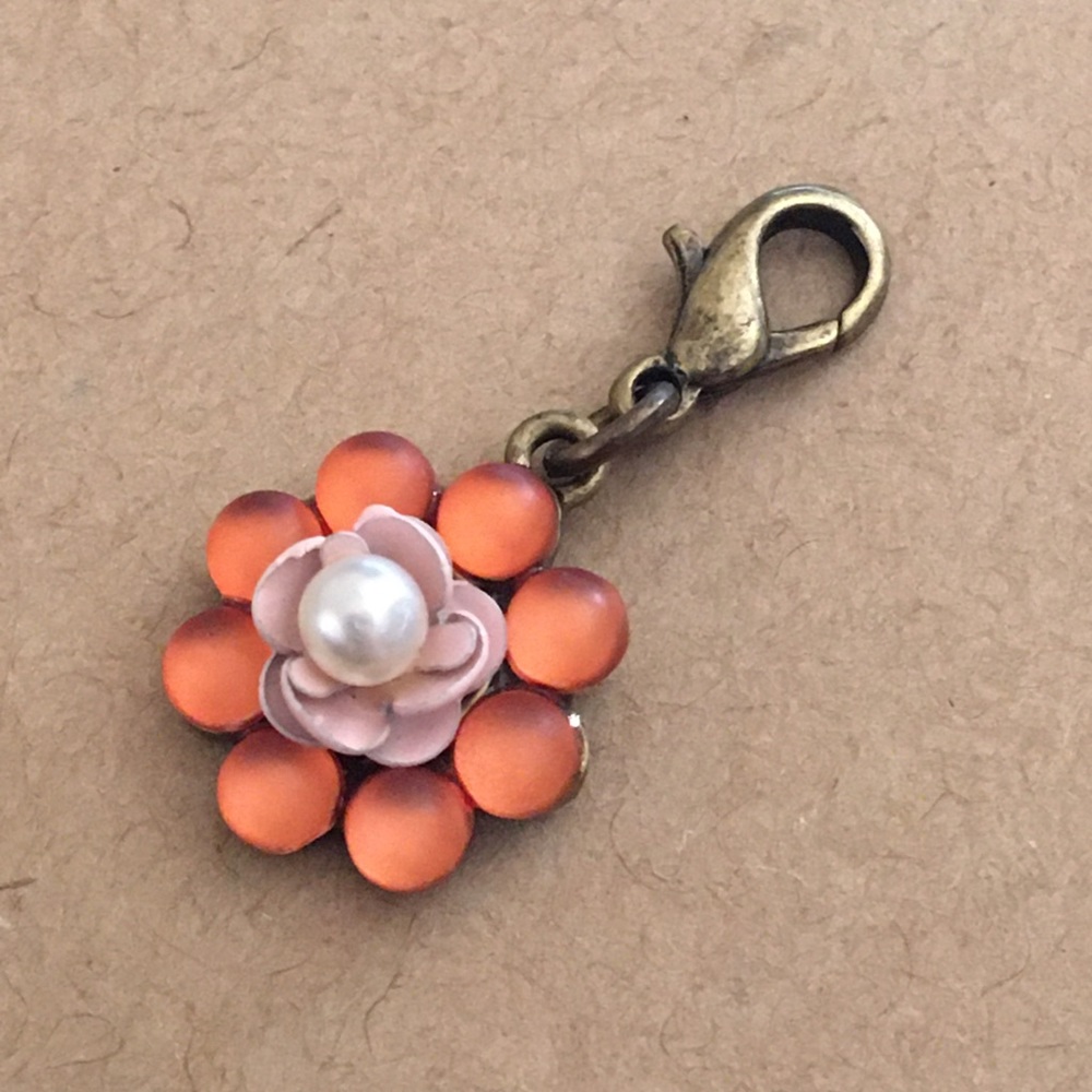 Brass tone setting cabochon flower charm